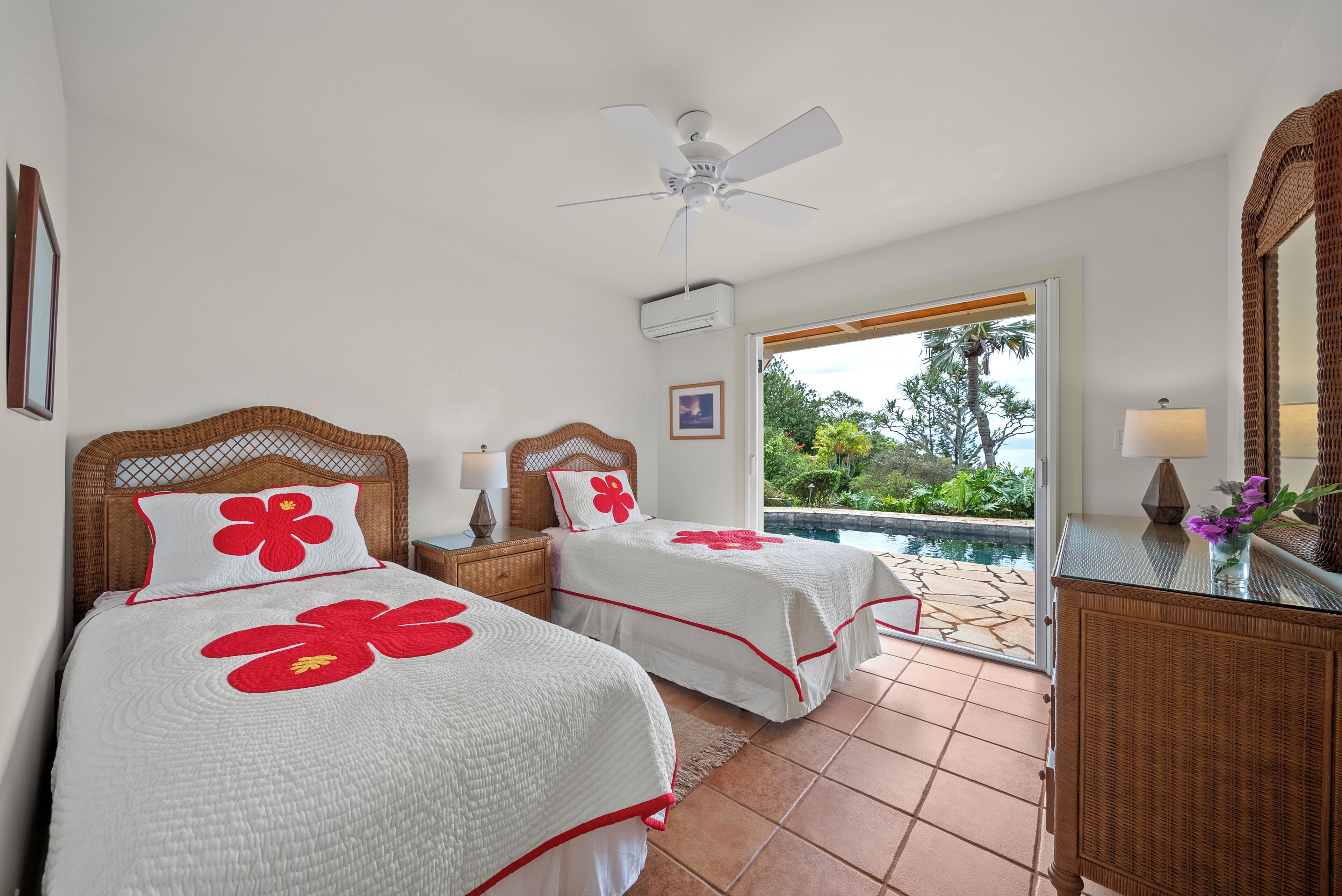 4 bedrooms, iron/ironing board, internet, bed sheets