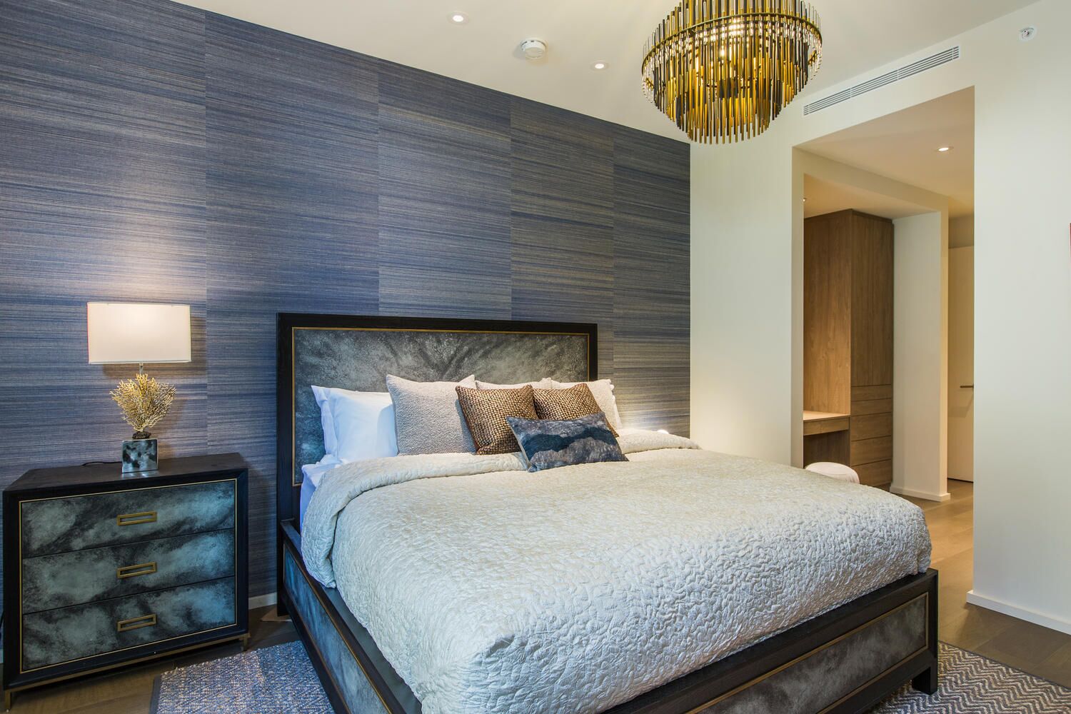 3 bedrooms, iron/ironing board, internet, bed sheets