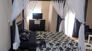 Een strijkplank/strijkijzer, wifi, beddengoed