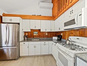 Private kitchen - Spring/Fall Specials ! Cozy 2-BR beachside condo in gorgeous N.Truro. AC & WIFI. (Truro)