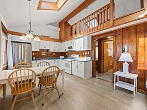 Private kitchen - Spring/Fall Specials ! Cozy 2-BR beachside condo in gorgeous N.Truro. AC & WIFI. (Truro)