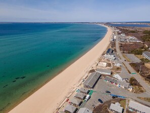 Beach - Spring/Fall Specials ! Cozy 2-BR beachside condo in gorgeous N.Truro. AC & WIFI. (Truro)