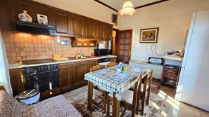 Microondas, horno, placa de cocina, lavavajillas