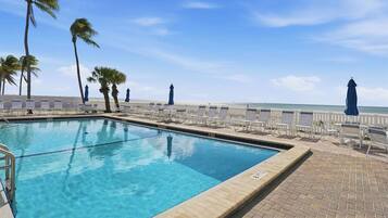 Piscine extérieure, piscine chauffée