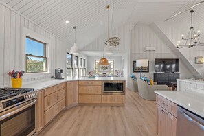 Fridge, microwave, oven, stovetop - Boots to Beach: Completely Remodeled | Dog Friendly | Shared Walkway to the Beac (Duck)