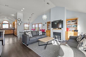 Smart TV - Ohana Sunrise: Pet Friendly | Private Pool (Corolla)