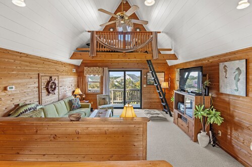 Golden Road Retreat: Dog Friendly | Fish Cleaning Station