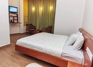 Deluxe Double Room, Garden View