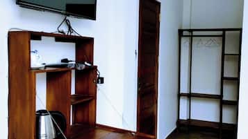 Deluxe Double Room, Garden View | Interior