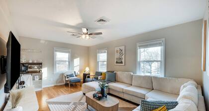 4BR LU Getaway! 4 Min to LU • Hot Tub • Game Room