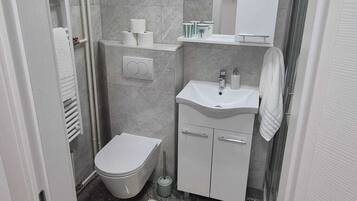 Bruser, hårtørrer, håndklæder, Toiletpapir