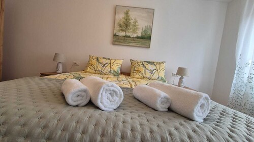 Iris Zagreb - beautiful 1-bedroom apartment with AC and free Wi-Fi