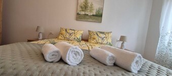 Iris Zagreb - beautiful 1-bedroom apartment with AC and free Wi-Fi