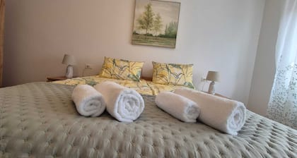 Iris Zagreb - beautiful 1-bedroom apartment with AC and free Wi-Fi