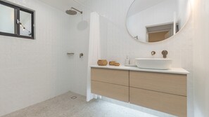 Douche, sèche-cheveux