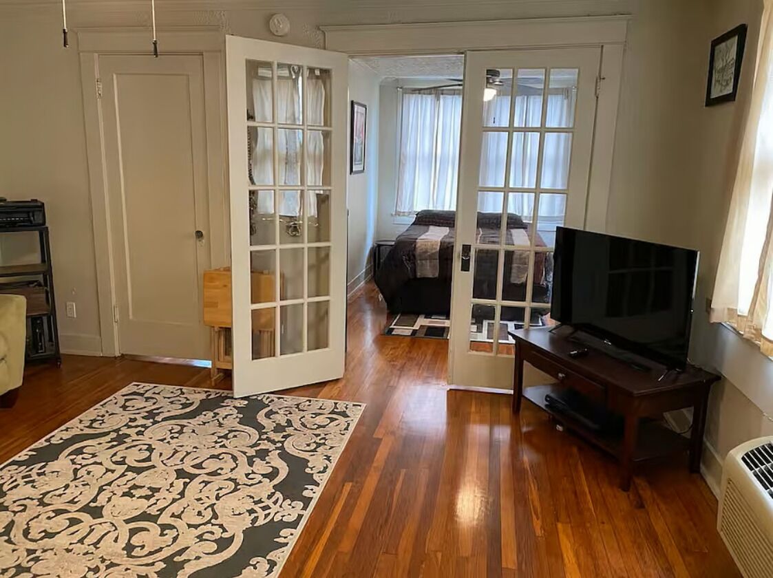 1 slaapkamer, een strijkplank/strijkijzer, wifi, beddengoed