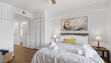 1 slaapkamer, een bureau, een strijkplank/strijkijzer, gratis wifi