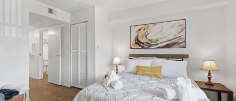 1 habitación, tabla de planchar con plancha, wifi gratis y ropa de cama