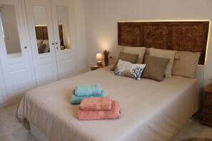 2 bedrooms, iron/ironing board, Internet, bed sheets - Spectacular apartment. 1 min walk to the beach. Private parking. (Badia de Xàbia)