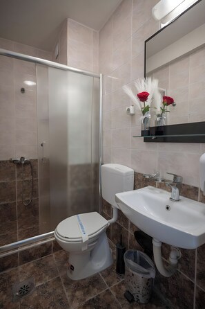 Shower, hair dryer, towels, soap - Apart Hotel Solaris: Deluxe Apartment 5: 30 m2 (Skopje)