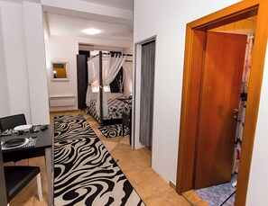 1 slaapkamer, een strijkplank/strijkijzer, gratis wifi, beddengoed
