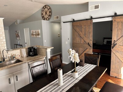 Lovely 4-bedroom house with AC in vibrant Modesto