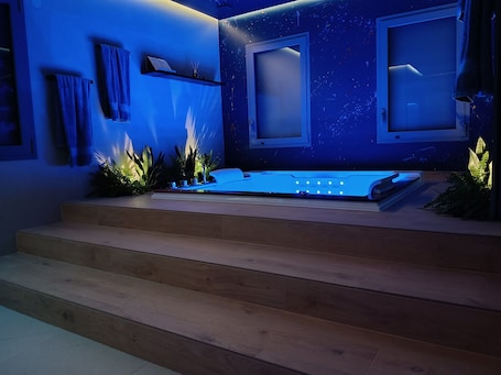 内装. Love Room with Private Jacuzzi Romantic Loft Sensation