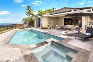 A heated pool - Oceanfront Home with Pool and Hot Tub (Kailua-Kona)