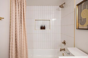 Shower, hair dryer, towels - Arcadia 2BR Condo Near Camelback and Old Town (Phoenix)