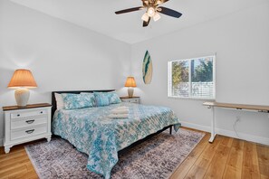 3 bedrooms, desk, iron/ironing board, free WiFi - Spacious New Build • 10 Minutes to the Beach (Largo)