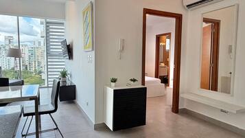 Iron/ironing board, Internet, bed sheets