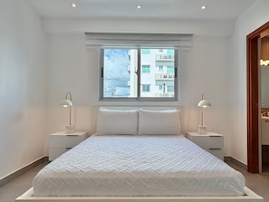 Iron/ironing board, Internet, bed sheets