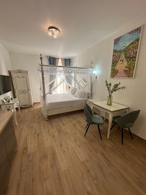 Iron/ironing board, WiFi, bed sheets - Studio a baldaquin du Cloitre (Narbonne)