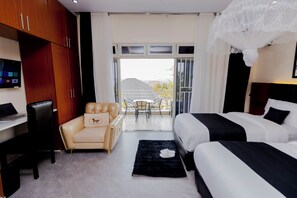 Decoración personalizada, muebles diferentes y escritorio 