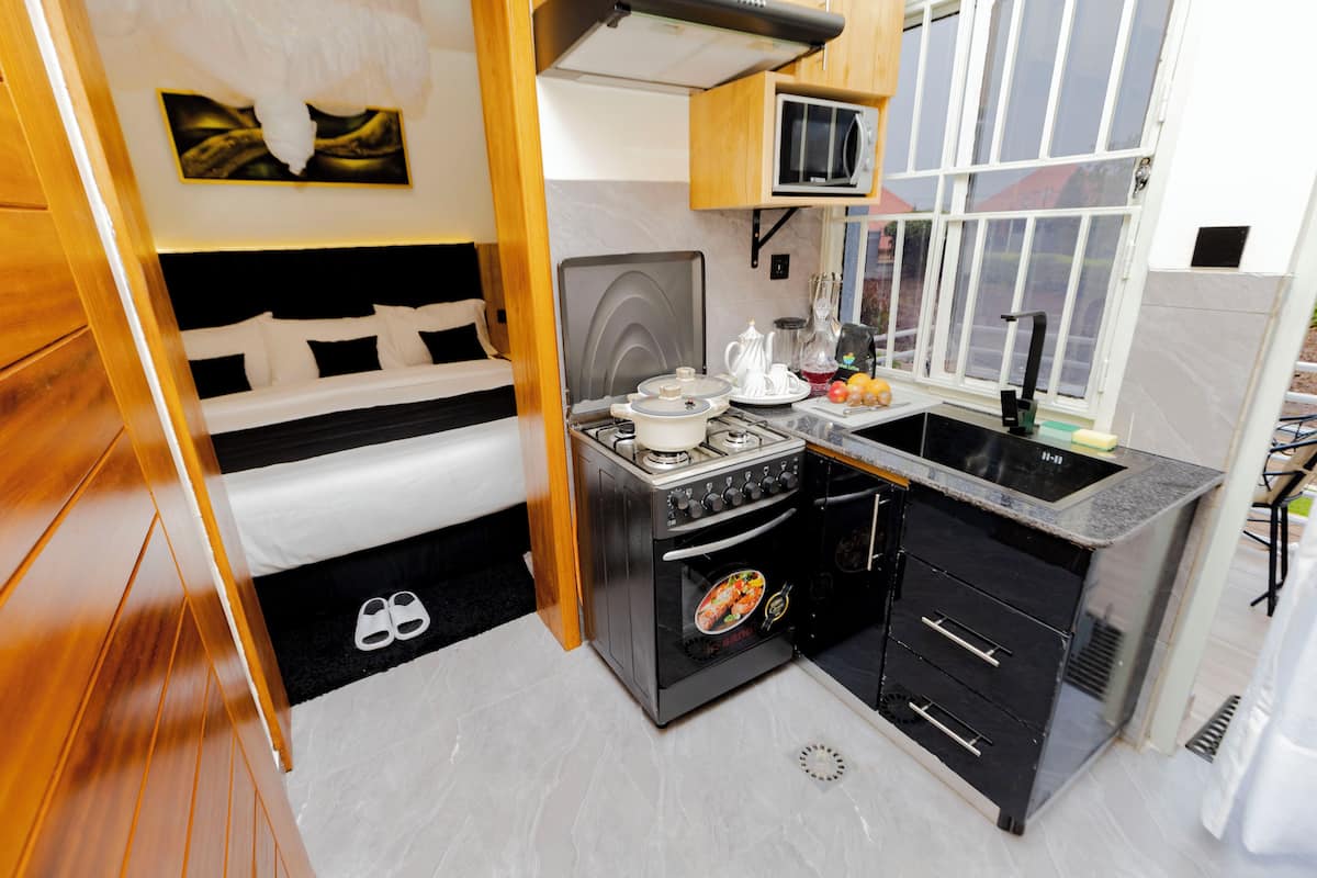 Superior Studio Suite | Individually decorated, individually furnished, desk, laptop workspace