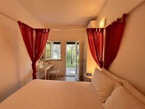 3 bedrooms, iron/ironing board, WiFi, bed sheets - casaVerdeMare charming detached villa Sardinia (Sardegna)