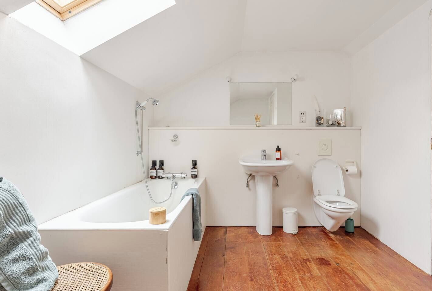 Douche, serviettes fournies, savon