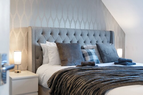 The Clydesider - Huge Space + Games