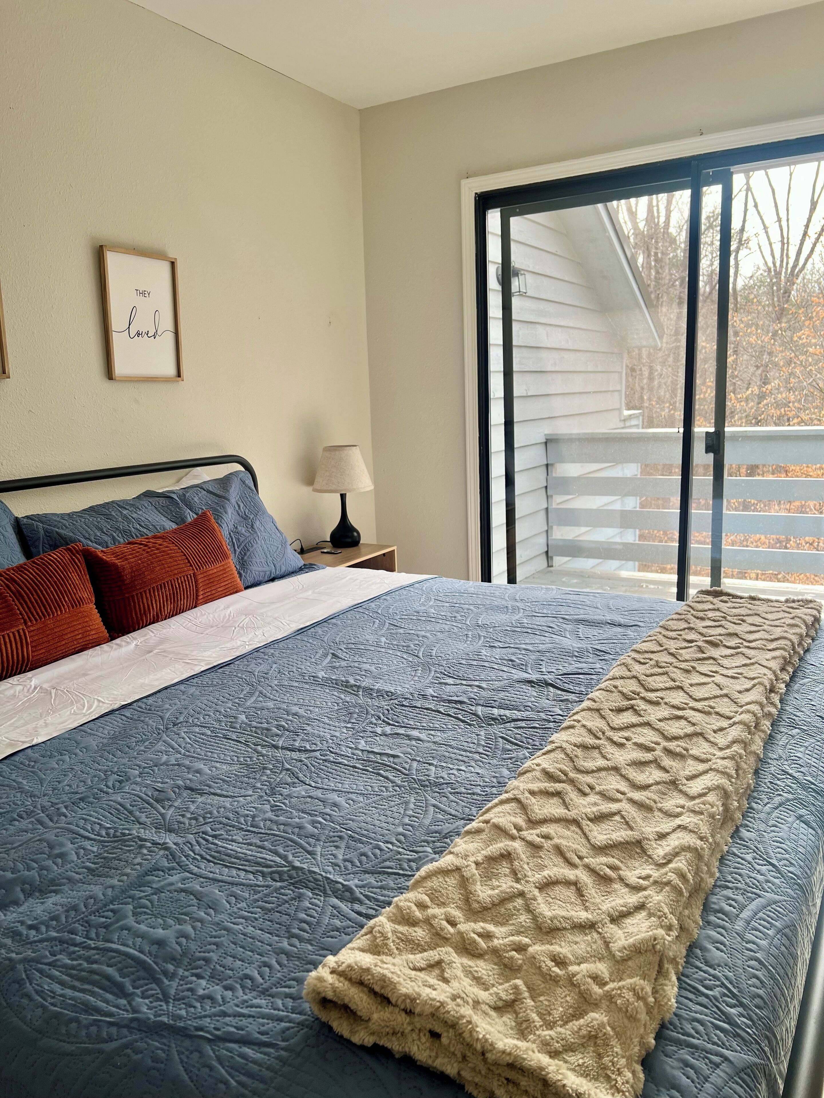 Iron/ironing board, WiFi, bed sheets