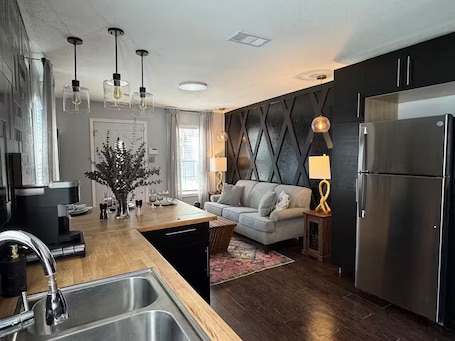 Interior. Perfect 2-bedroom apartment with AC in nice Dallas neighborhood