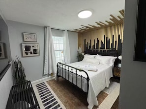 2 bedrooms, iron/ironing board, WiFi, bed sheets
