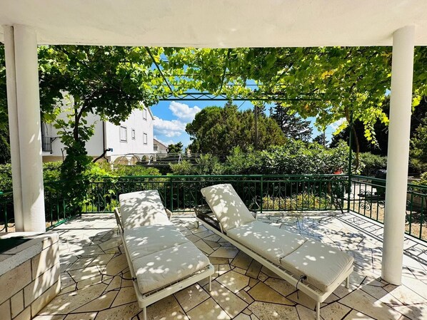 Luxury House, Balcony, Garden View | Terrace/patio - BEACH HOUSE BOl (Bol)