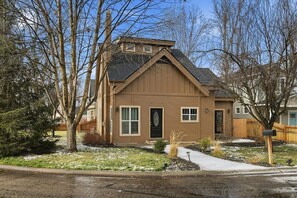 Exterior - Heart of North End|Parking|300Mbps|Smart TV|W/D (Boise)