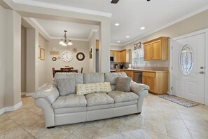 Smart TV, fireplace, ping pong - Heart of North End|Parking|300Mbps|Smart TV|W/D (Boise)