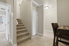 Interior - Heart of North End|Parking|300Mbps|Smart TV|W/D (Boise)