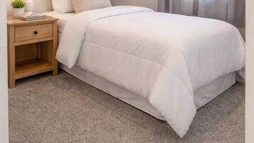 3 bedrooms, iron/ironing board, WiFi, bed sheets