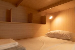 Desk, free WiFi - Monument Stay (Bangkok)