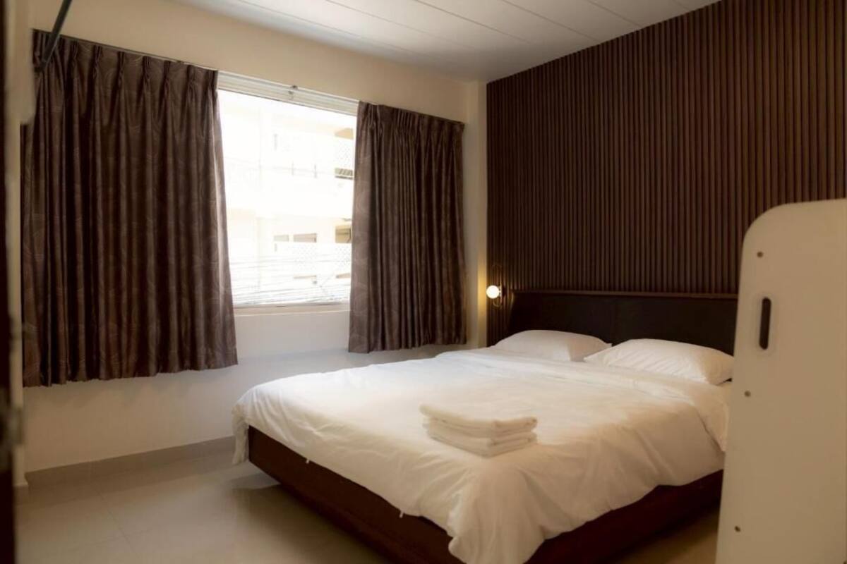 Family Suite, Balcony, City View | Meja, Wi-fi percuma 