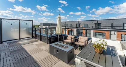 Modern Family Townhouse 2 Bedrooms 3 Full Bathrooms Sleeps 6