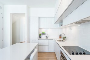 Private kitchen - Modern Family Townhouse 2 Bedrooms 3 Full Bathrooms Sleeps 6 (Richmond Hill)